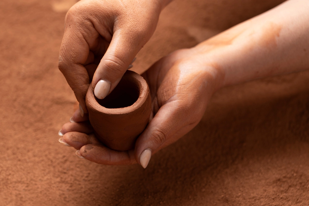 Modern Pottery Workshop – Handbuilding at the Table